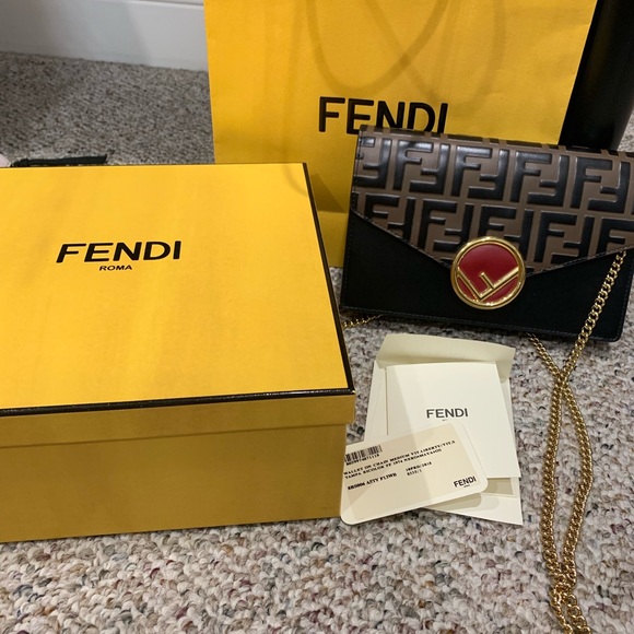 Fendi Wallet on Chain - Picture 2 of 8